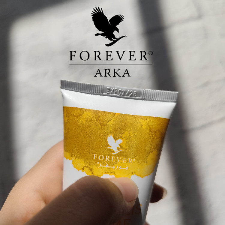 کرم پروپولیس فوراور لیوینگ – تیوپ 113 گرمی با ترکیب آلوئهورا و پروپولیس زنبور برای نرمی و تغذیه پوست خشک