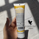 2. Aloe Propolis Creme Forever – کرم مرطوبکننده طبیعی و ضد التهاب با ویتامینهای A و E مناسب برای پوست حساس